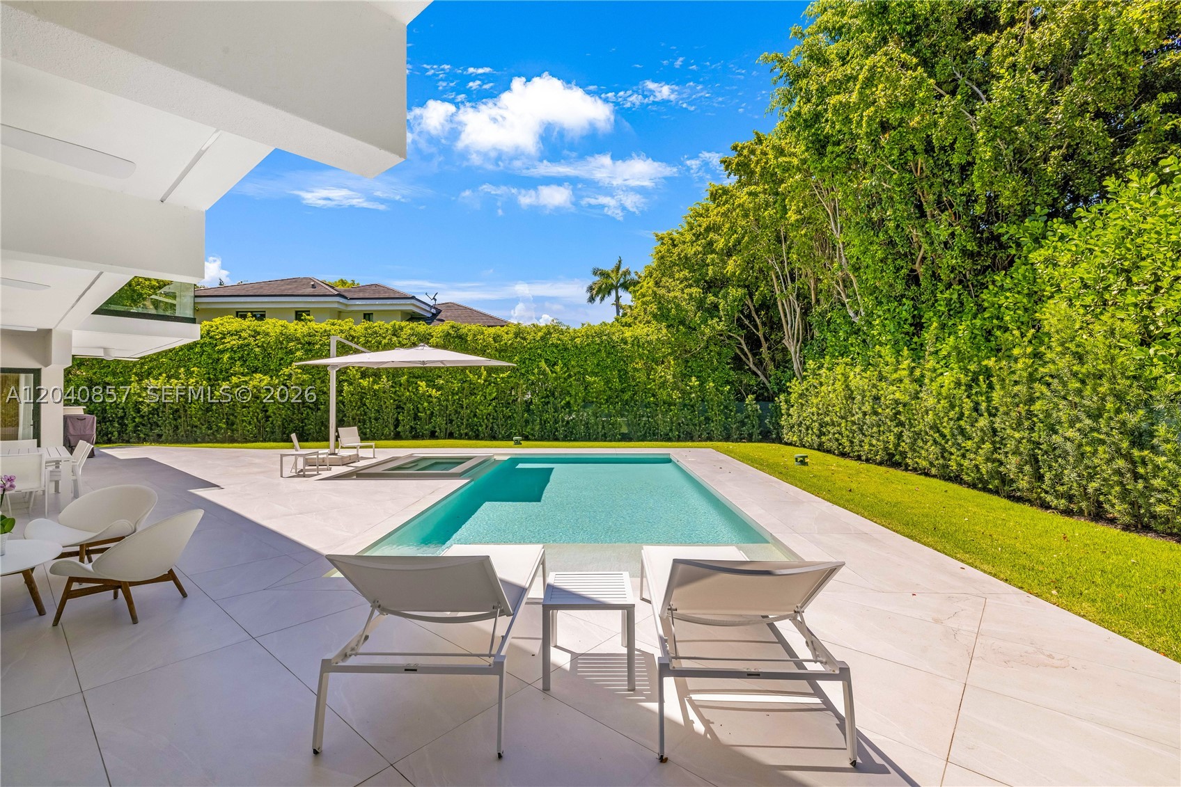 7180 E Lago Dr, Coral Gables FL 33143