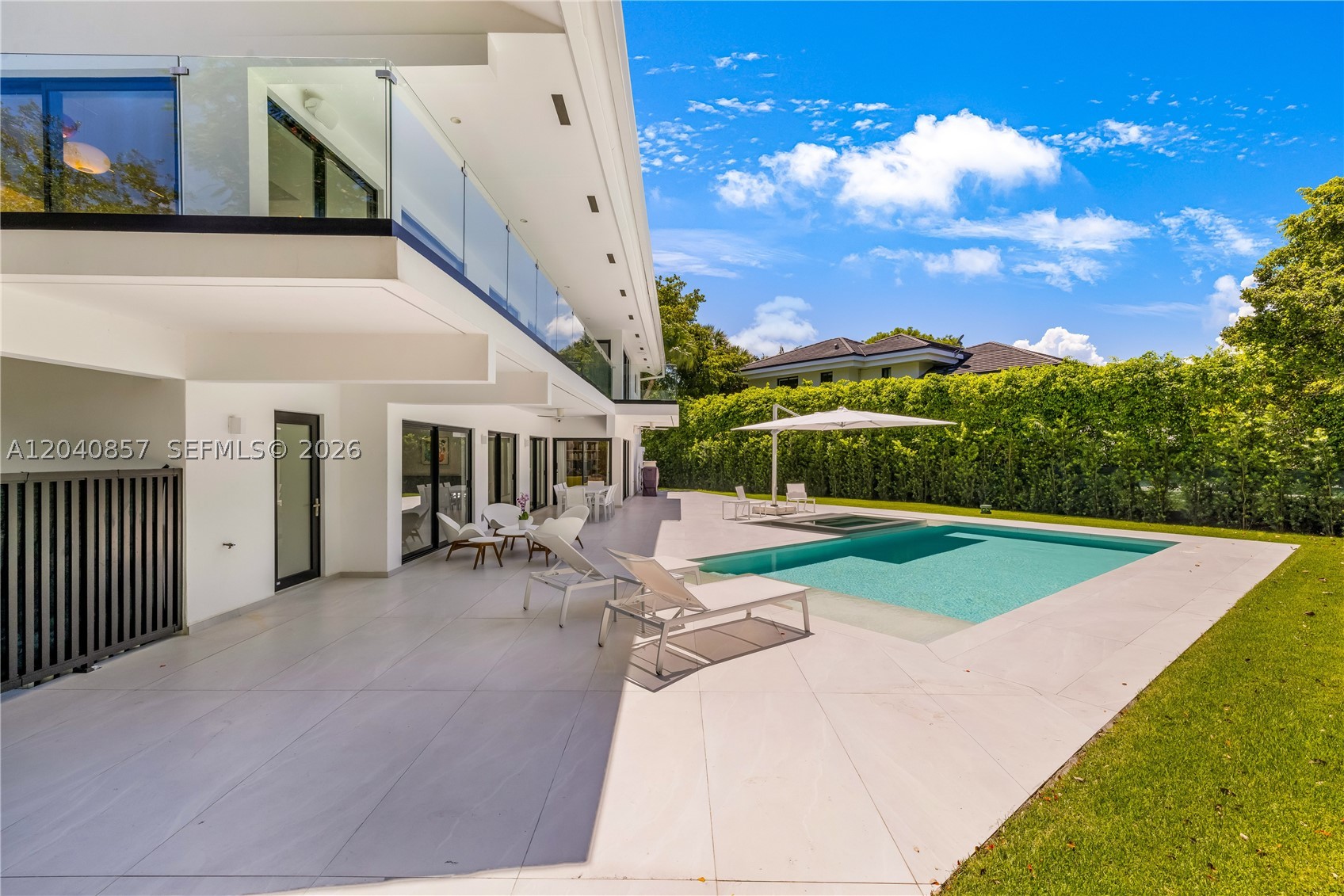 7180 E Lago Dr, Coral Gables FL 33143