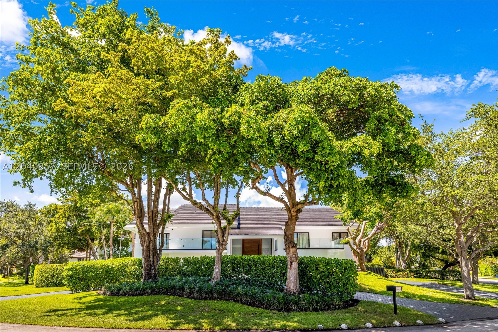 7180 E Lago Dr, Coral Gables FL 33143
