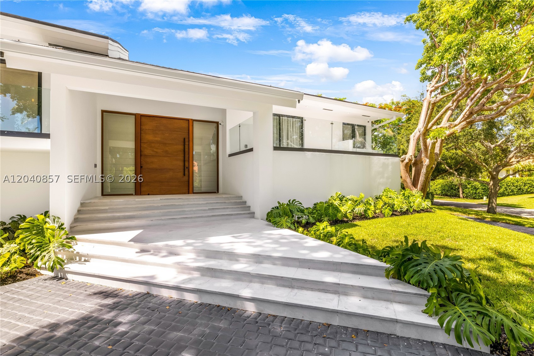 7180 E Lago Dr, Coral Gables FL 33143