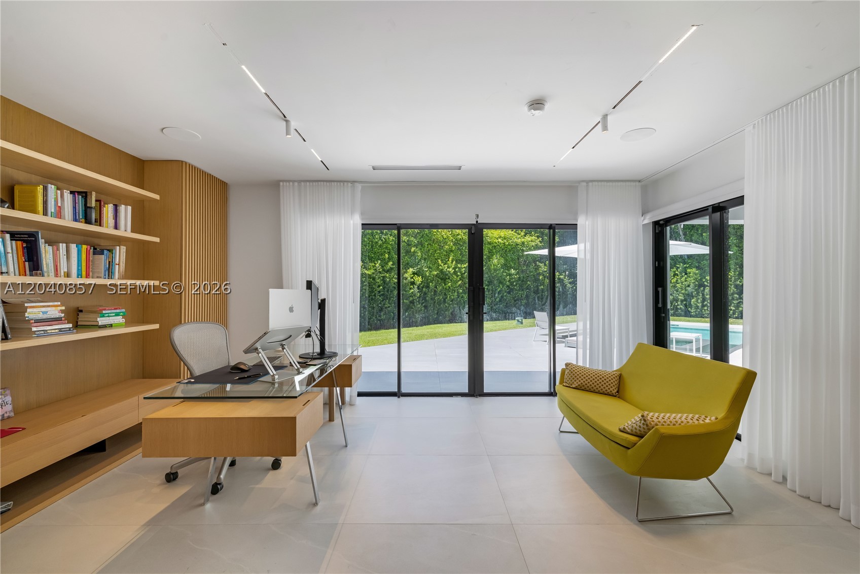 7180 E Lago Dr, Coral Gables FL 33143