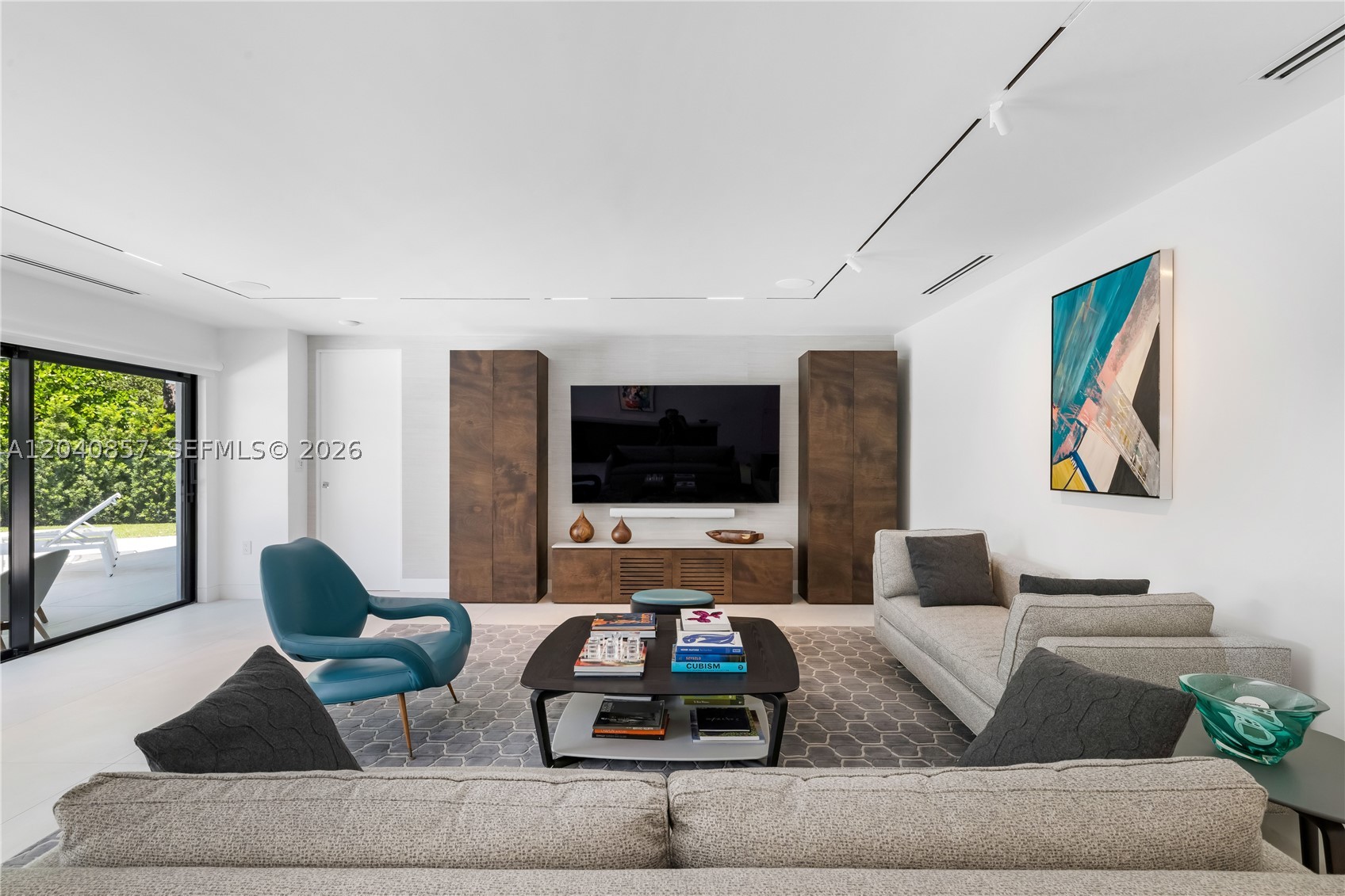 7180 E Lago Dr, Coral Gables FL 33143