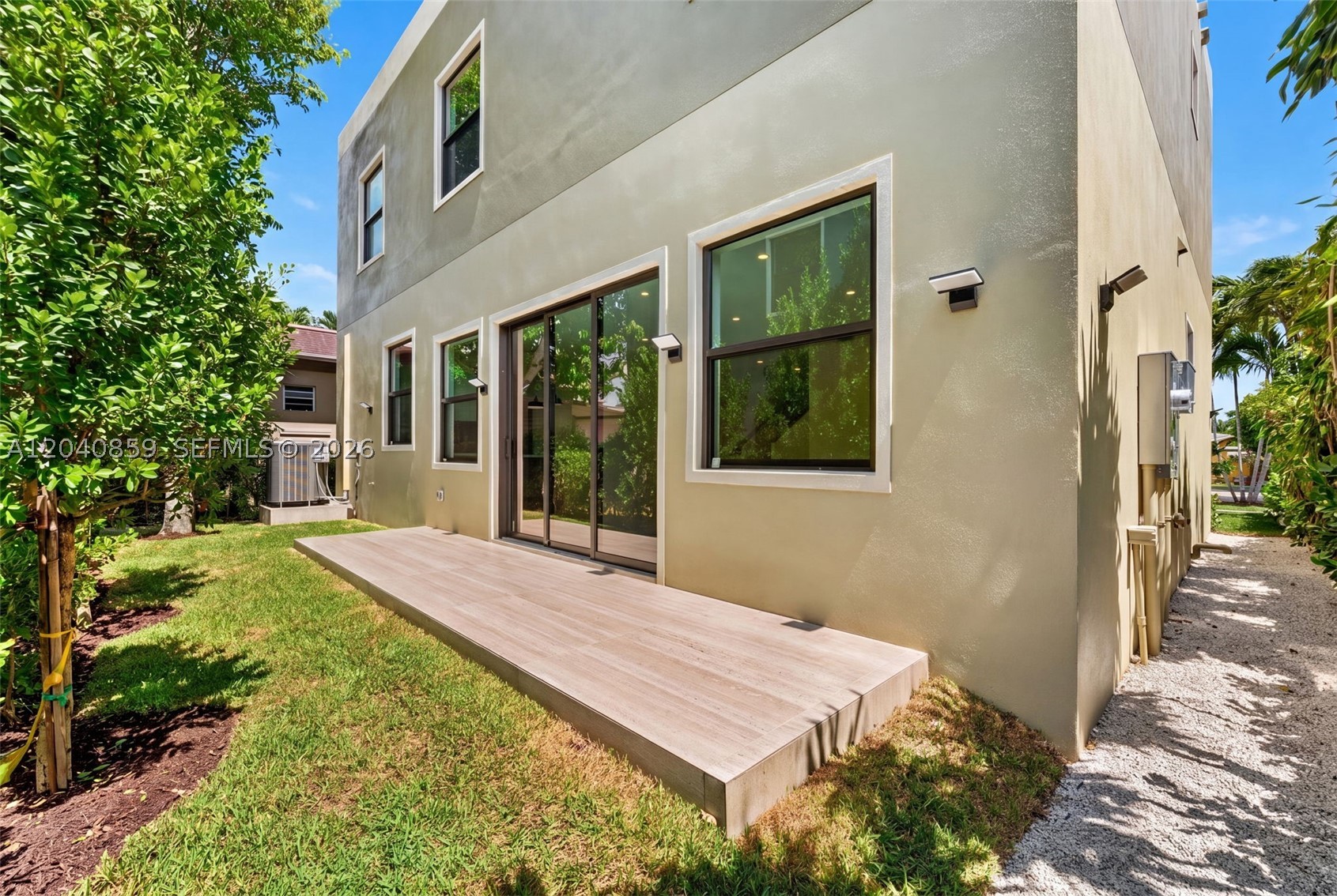 2240 SW 13th St, Miami FL 33145