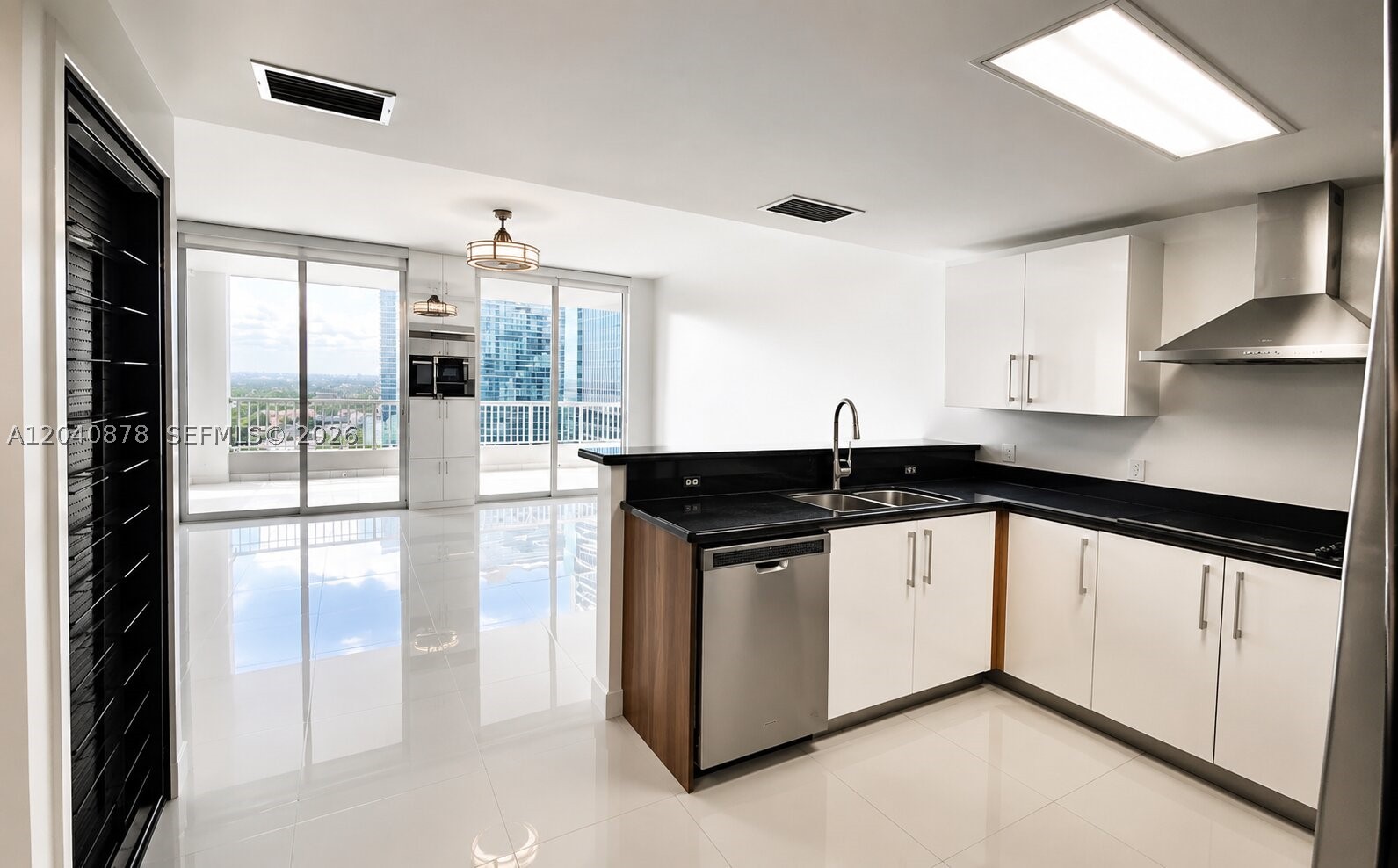 170 SE 14th St #2707, Miami FL 33131