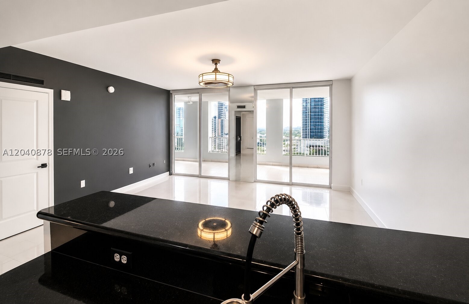 170 SE 14th St #2707, Miami FL 33131