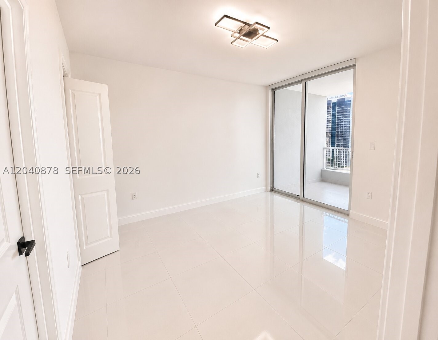 170 SE 14th St #2707, Miami FL 33131