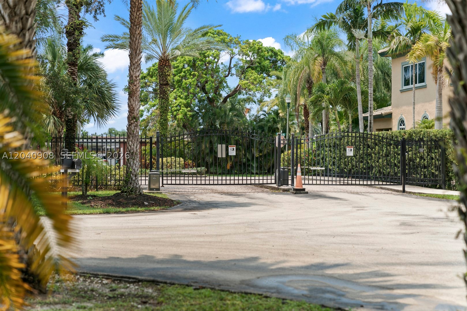 3040 SW 44th Ct, Dania Beach FL 33312