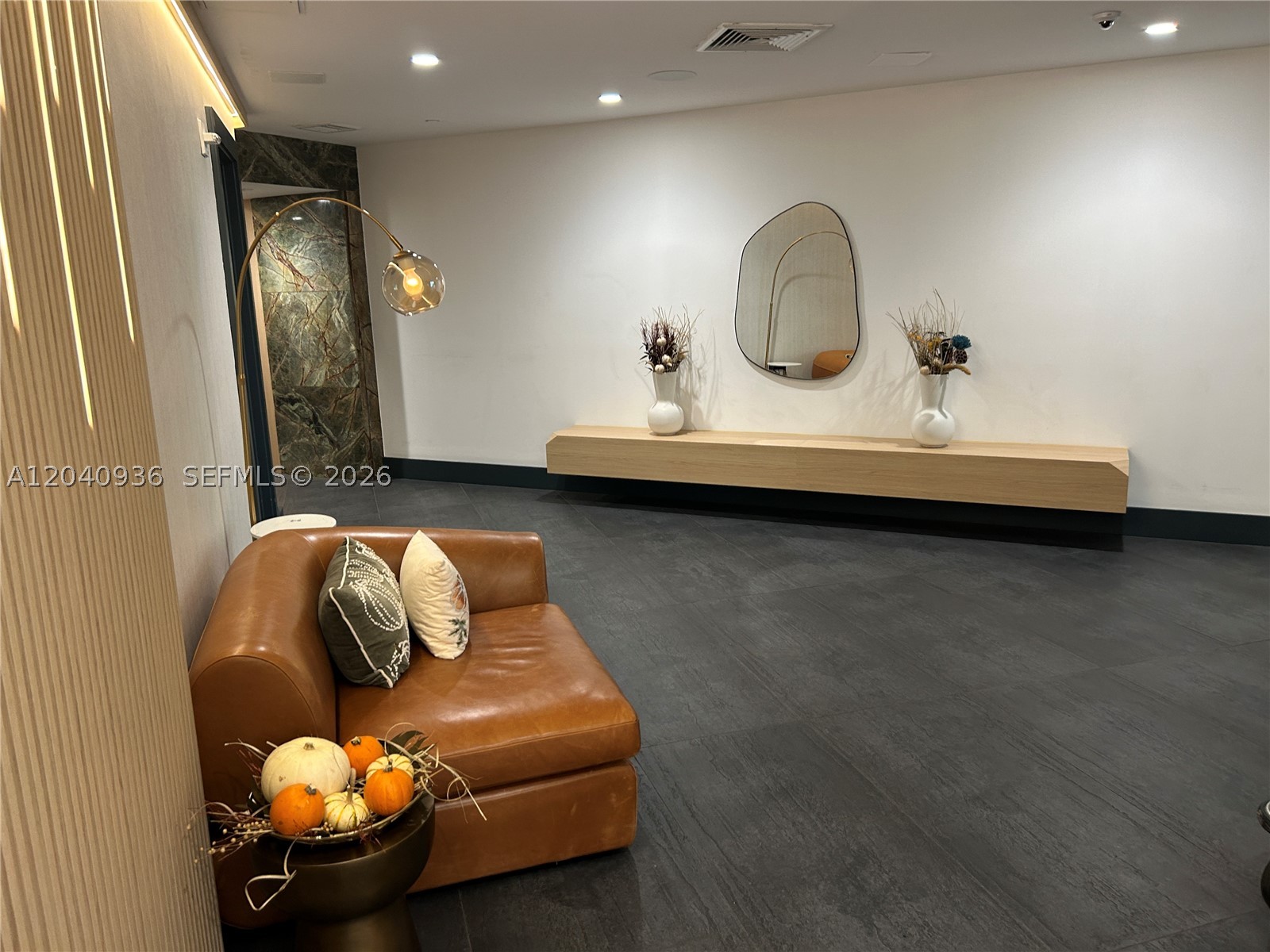 90 SW 3rd St #3610, Miami FL 33130