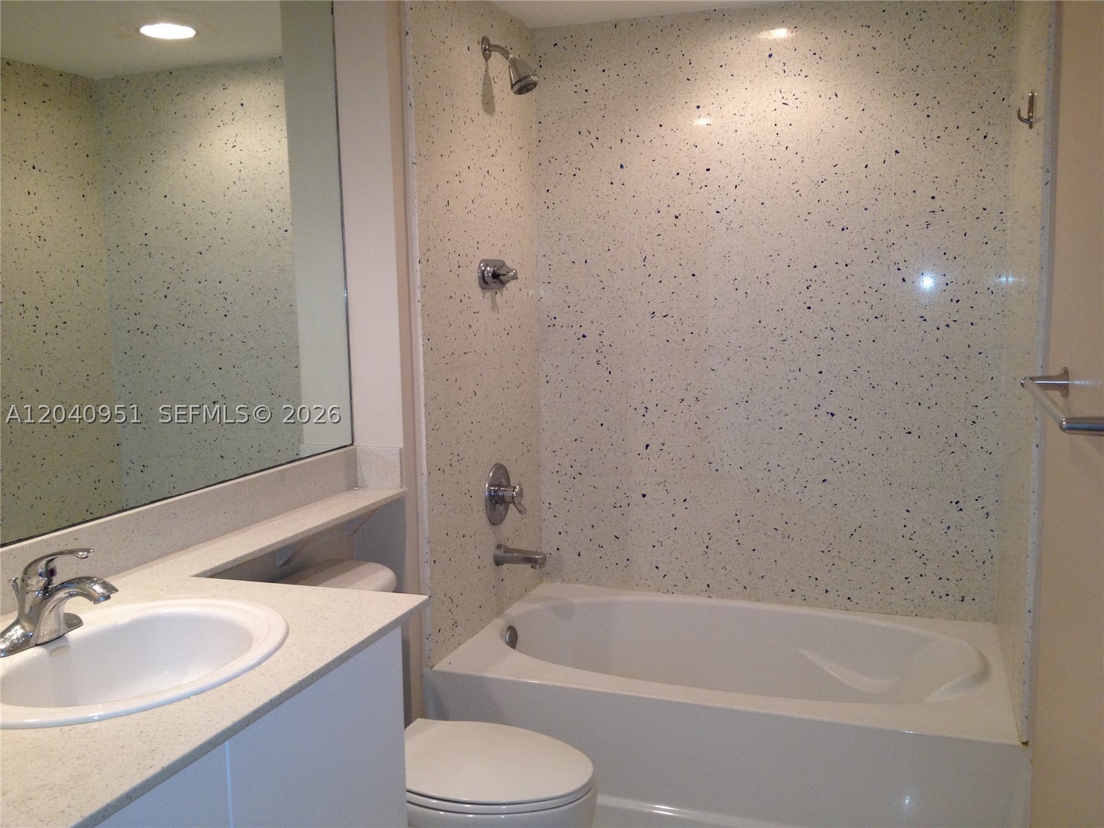325 S Biscayne Blvd #1414, Miami FL 33131