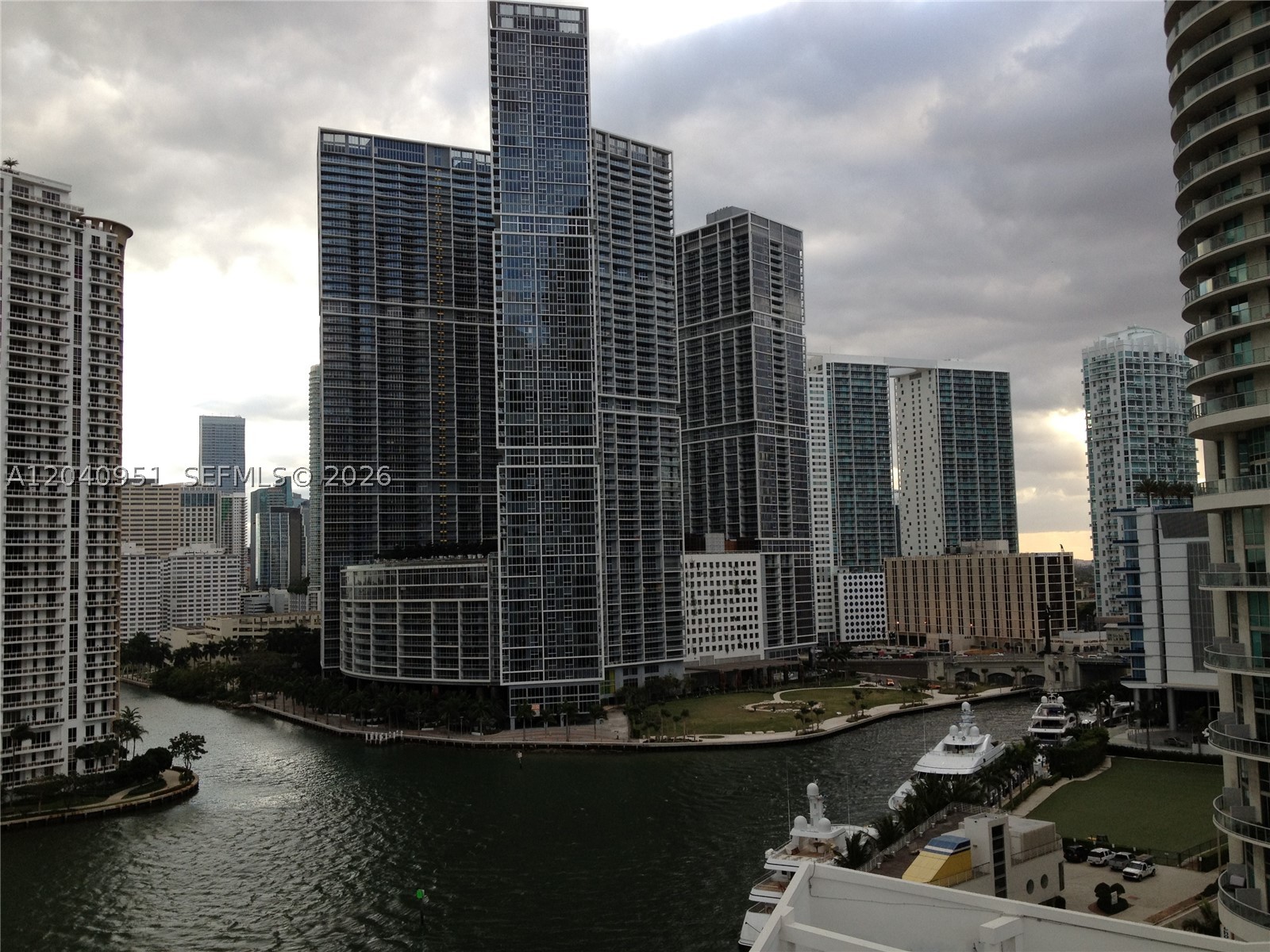 325 S Biscayne Blvd #1414, Miami FL 33131