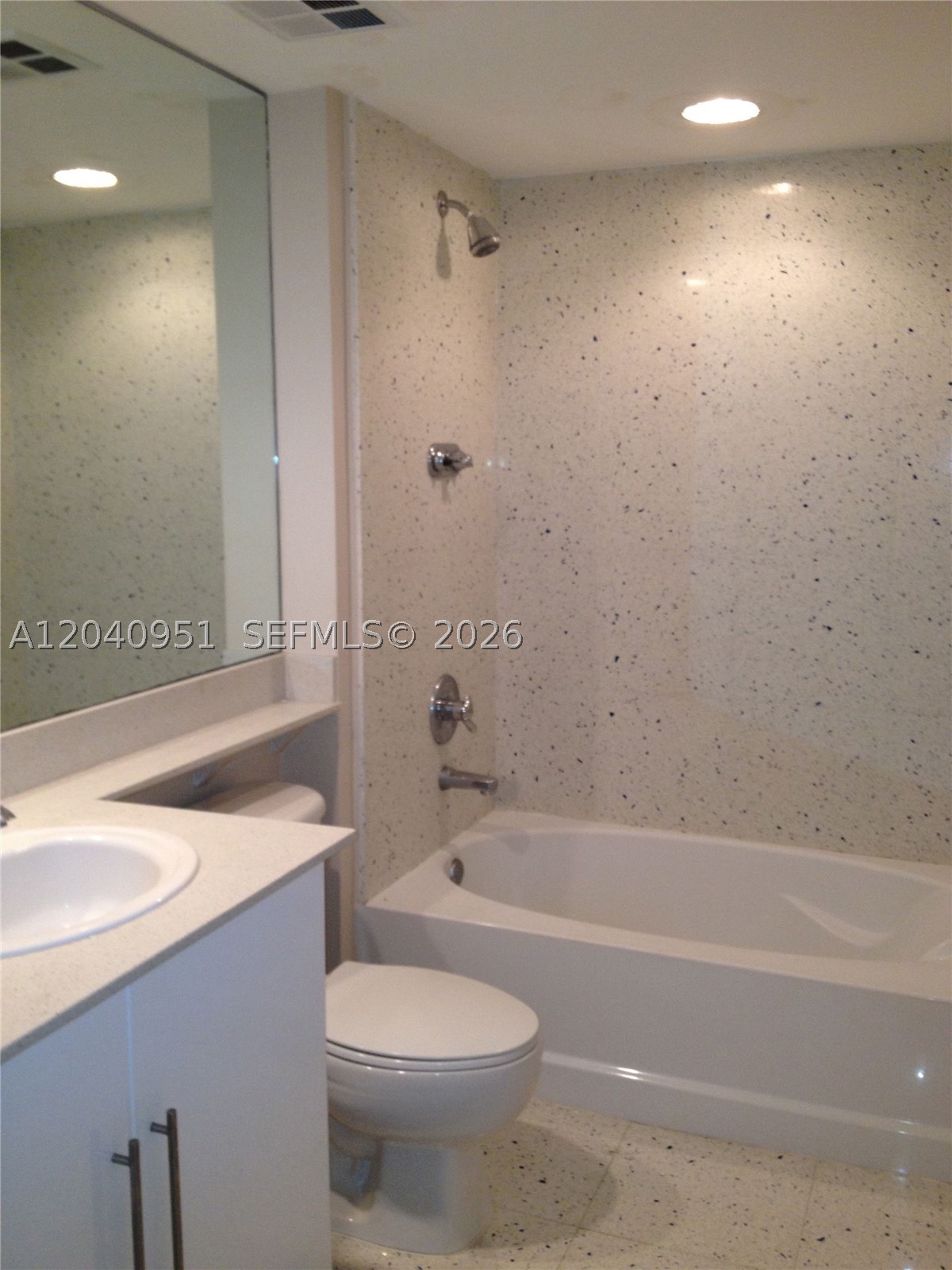 325 S Biscayne Blvd #1414, Miami FL 33131