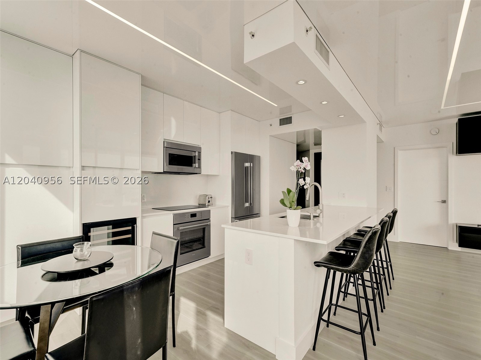 6365 Collins Ave #2407, Miami Beach FL 33141
