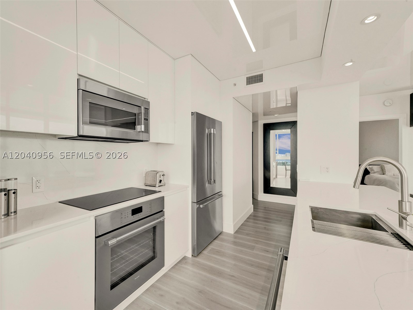 6365 Collins Ave #2407, Miami Beach FL 33141