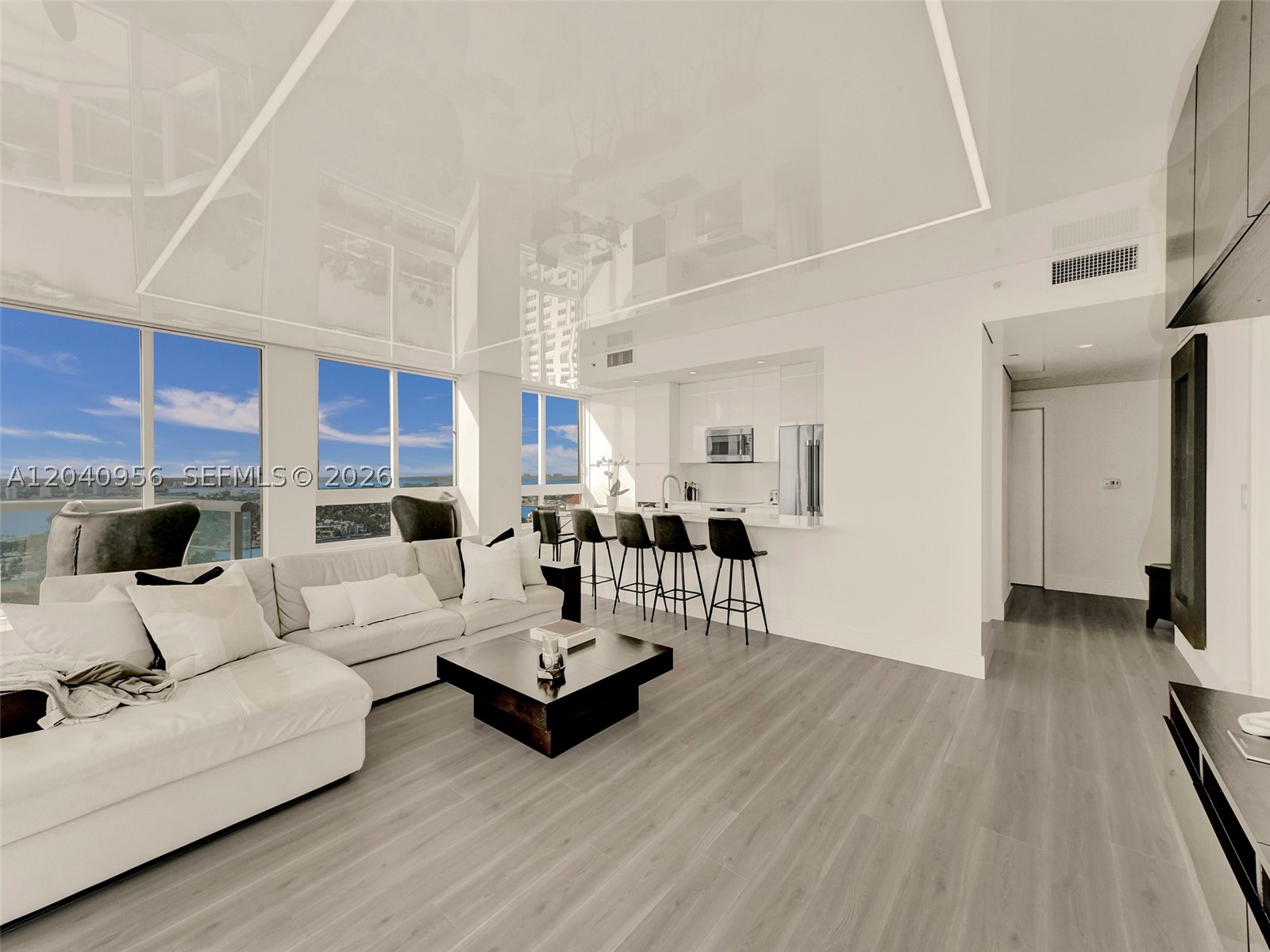 6365 Collins Ave #2407, Miami Beach FL 33141