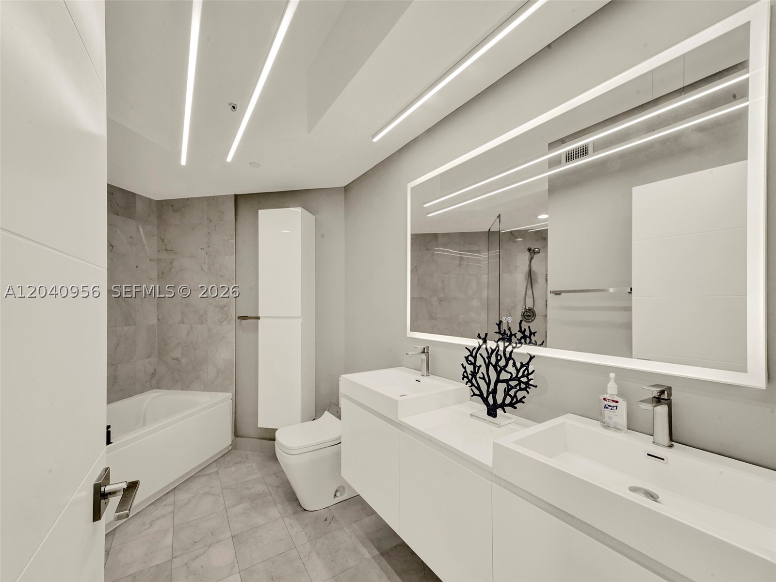 6365 Collins Ave #2407, Miami Beach FL 33141