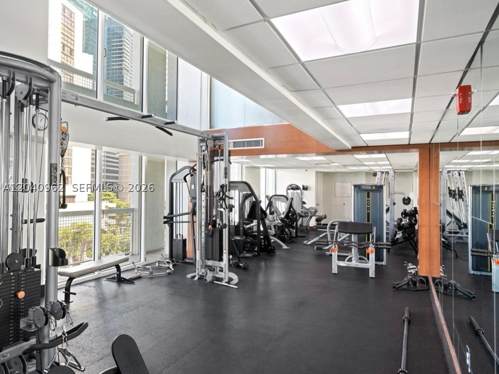 41 SE 5th St #1006, Miami FL 33131