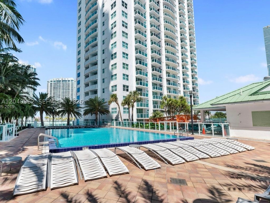 41 SE 5th St #1006, Miami FL 33131