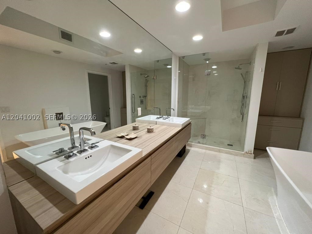 17301 Biscayne Blvd #206, North Miami Beach FL 33160