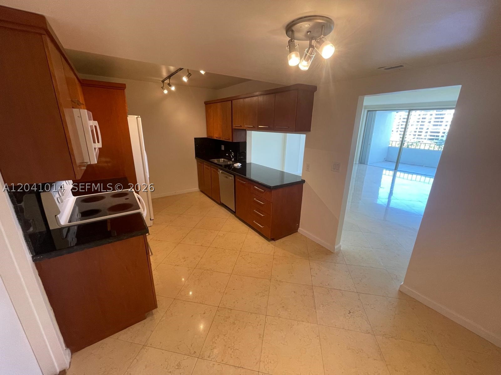 155 Ocean Lane Dr #811, Key Biscayne FL 33149