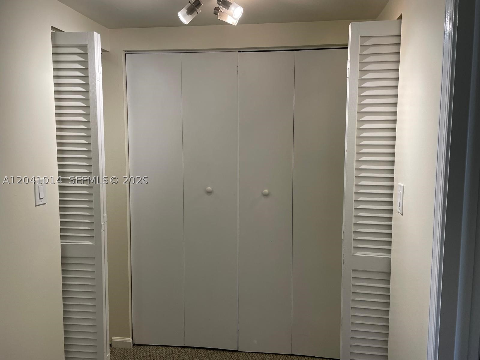 155 Ocean Lane Dr #811, Key Biscayne FL 33149