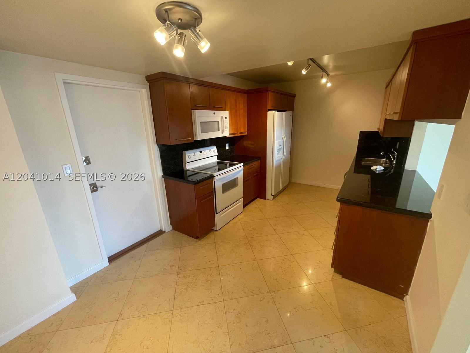 155 Ocean Lane Dr #811, Key Biscayne FL 33149
