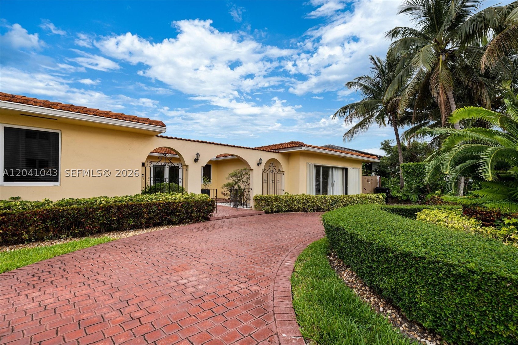 3220 NE 164th St, North Miami Beach FL 33160