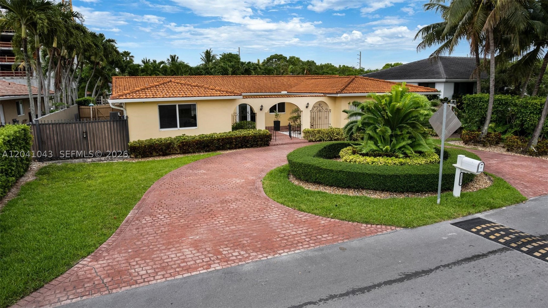 3220 NE 164th St, North Miami Beach FL 33160