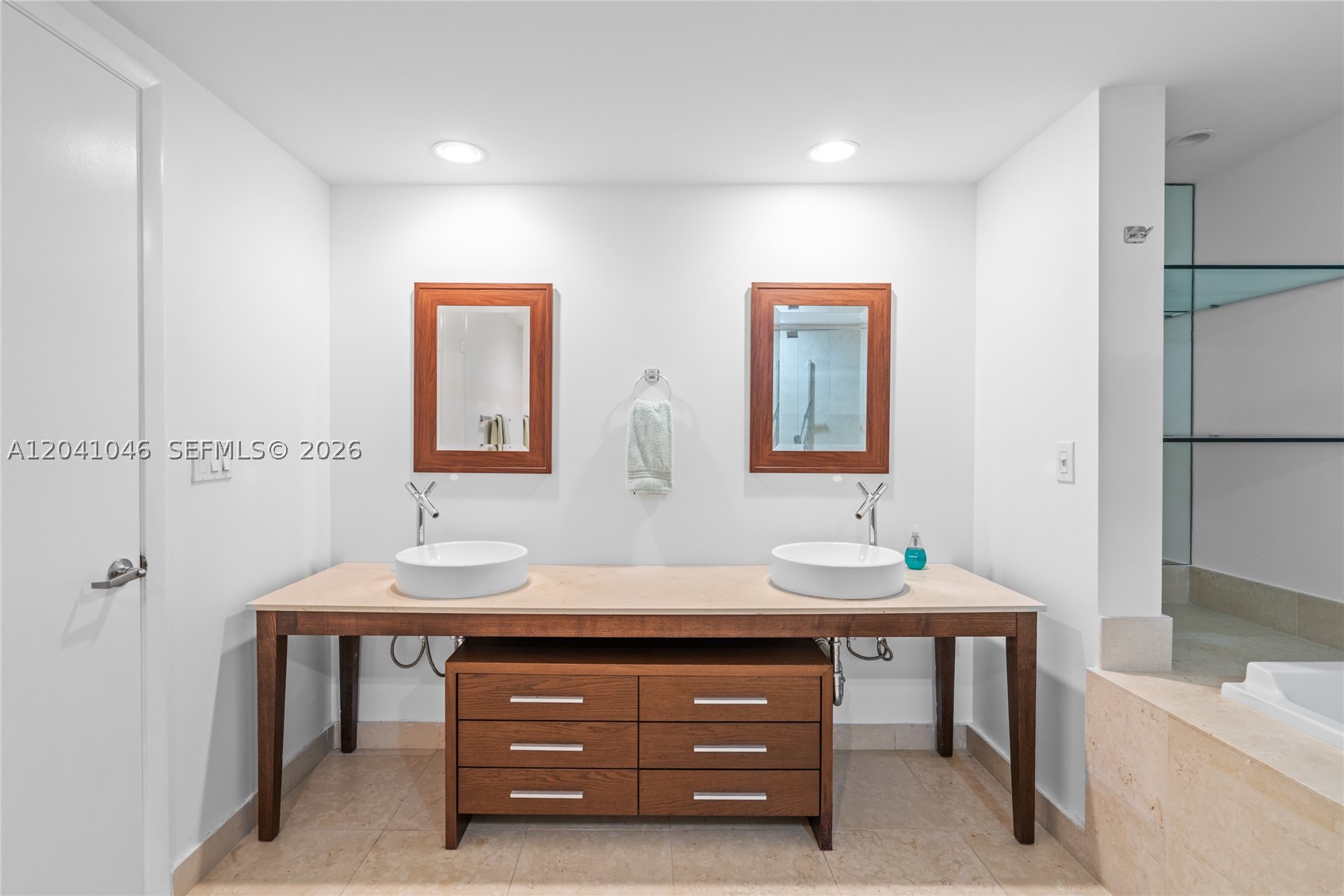 495 Brickell Ave #BAY807, Miami FL 33131