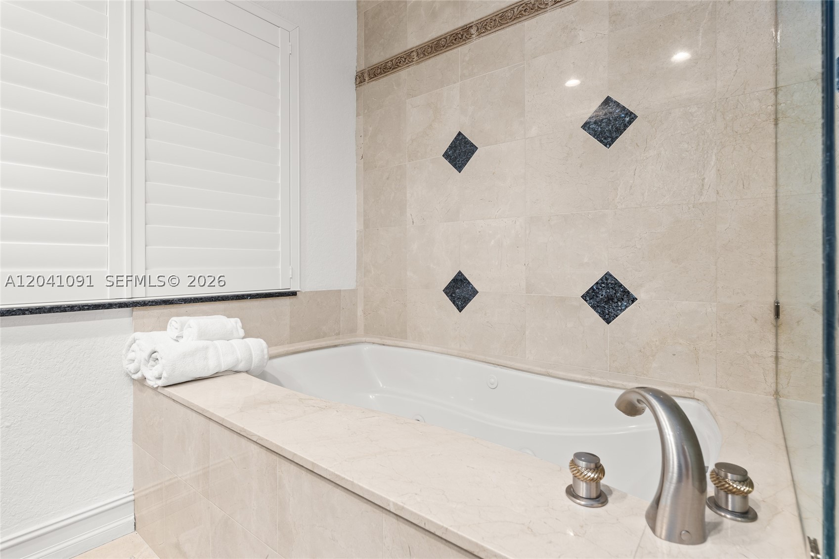 18 Eleuthera Dr, Ocean Ridge FL 33435