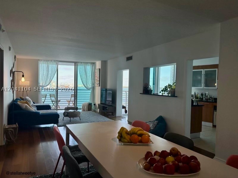 325 S Biscayne Blvd #1523, Miami FL 33131