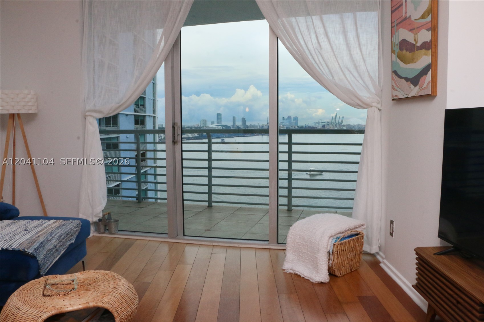 325 S Biscayne Blvd #1523, Miami FL 33131