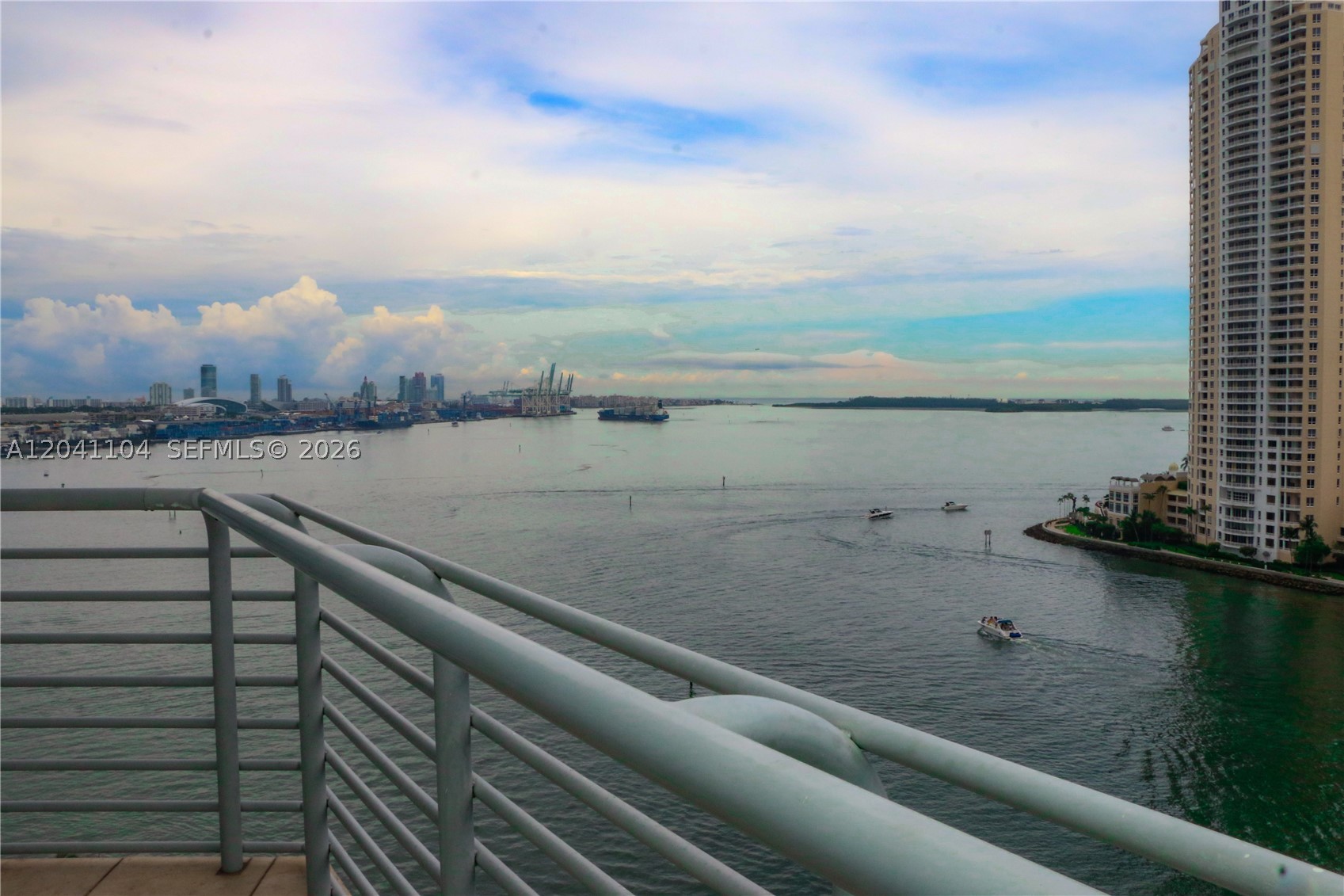 325 S Biscayne Blvd #1523, Miami FL 33131