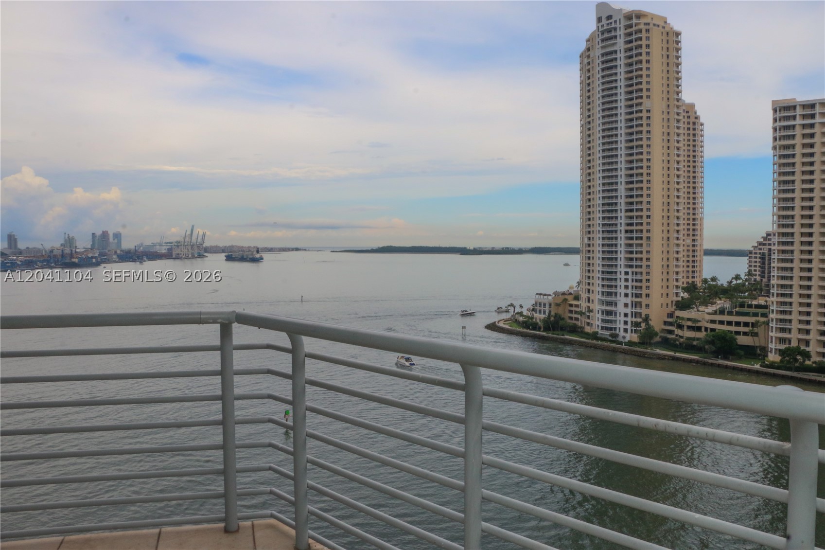 325 S Biscayne Blvd #1523, Miami FL 33131