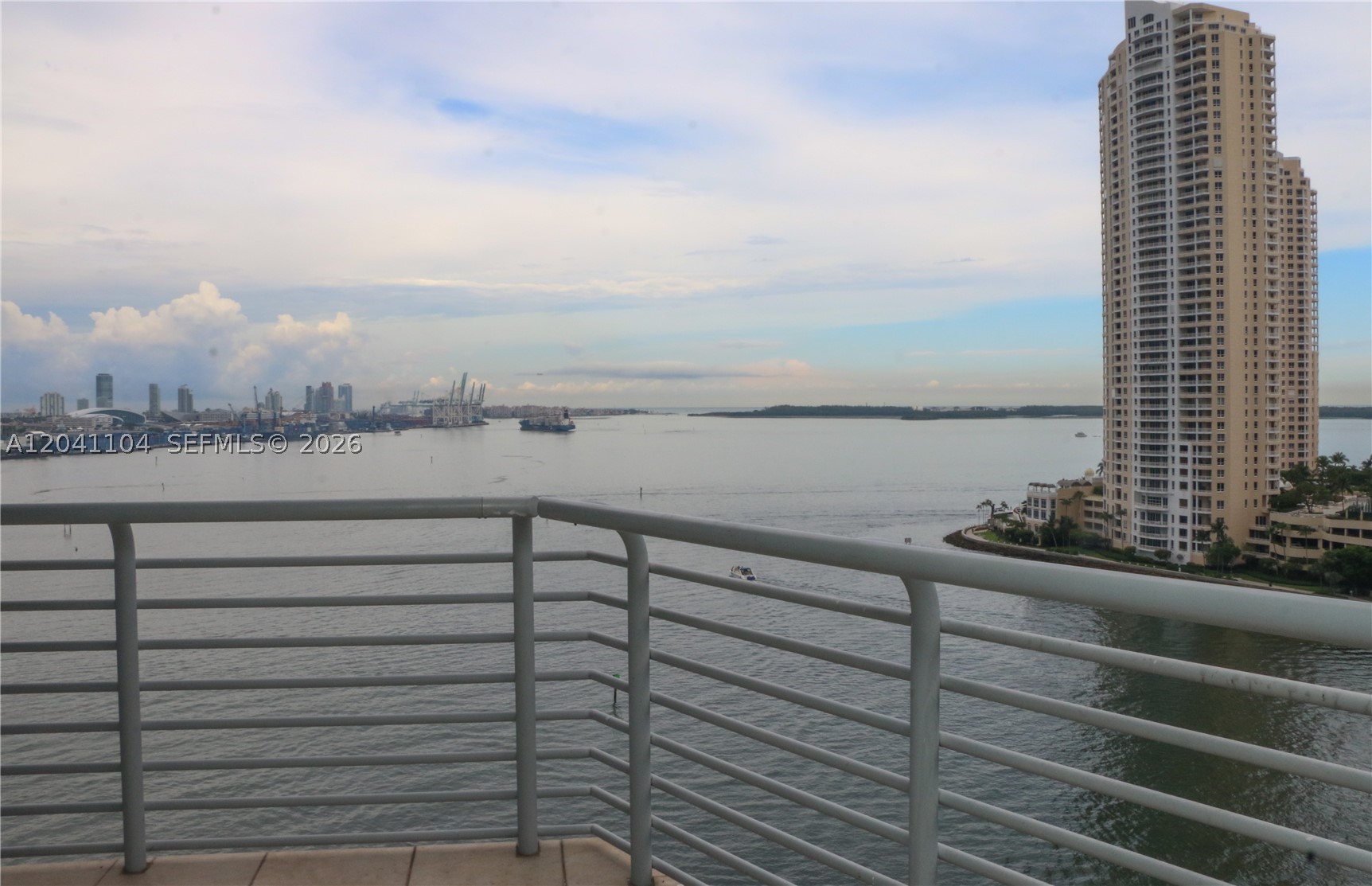325 S Biscayne Blvd #1523, Miami FL 33131