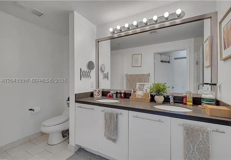 90 SW 3rd St #3211, Miami FL 33130