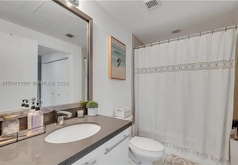90 SW 3rd St #3211, Miami FL 33130