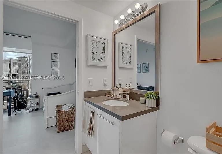 90 SW 3rd St #3211, Miami FL 33130