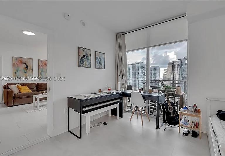 90 SW 3rd St #3211, Miami FL 33130