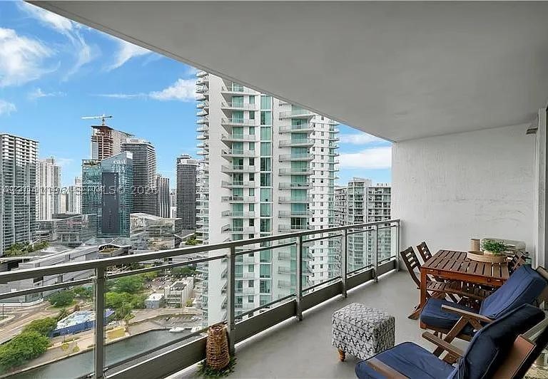 90 SW 3rd St #3211, Miami FL 33130