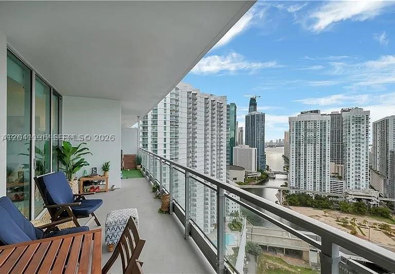 90 SW 3rd St #3211, Miami FL 33130