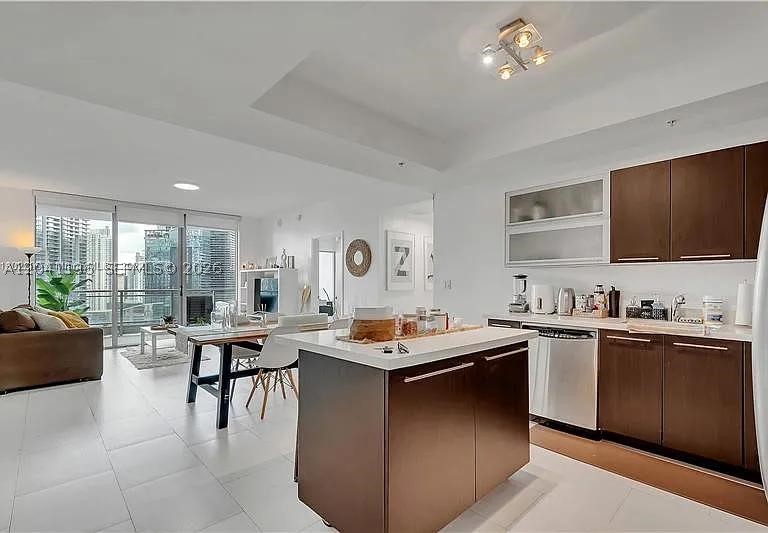 90 SW 3rd St #3211, Miami FL 33130