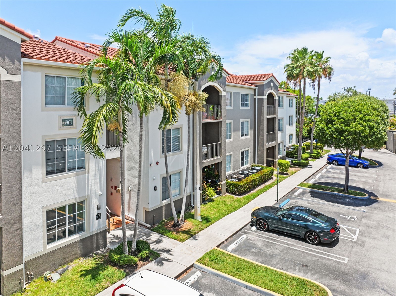 6861 SW 44th St #202, Miami FL 33155