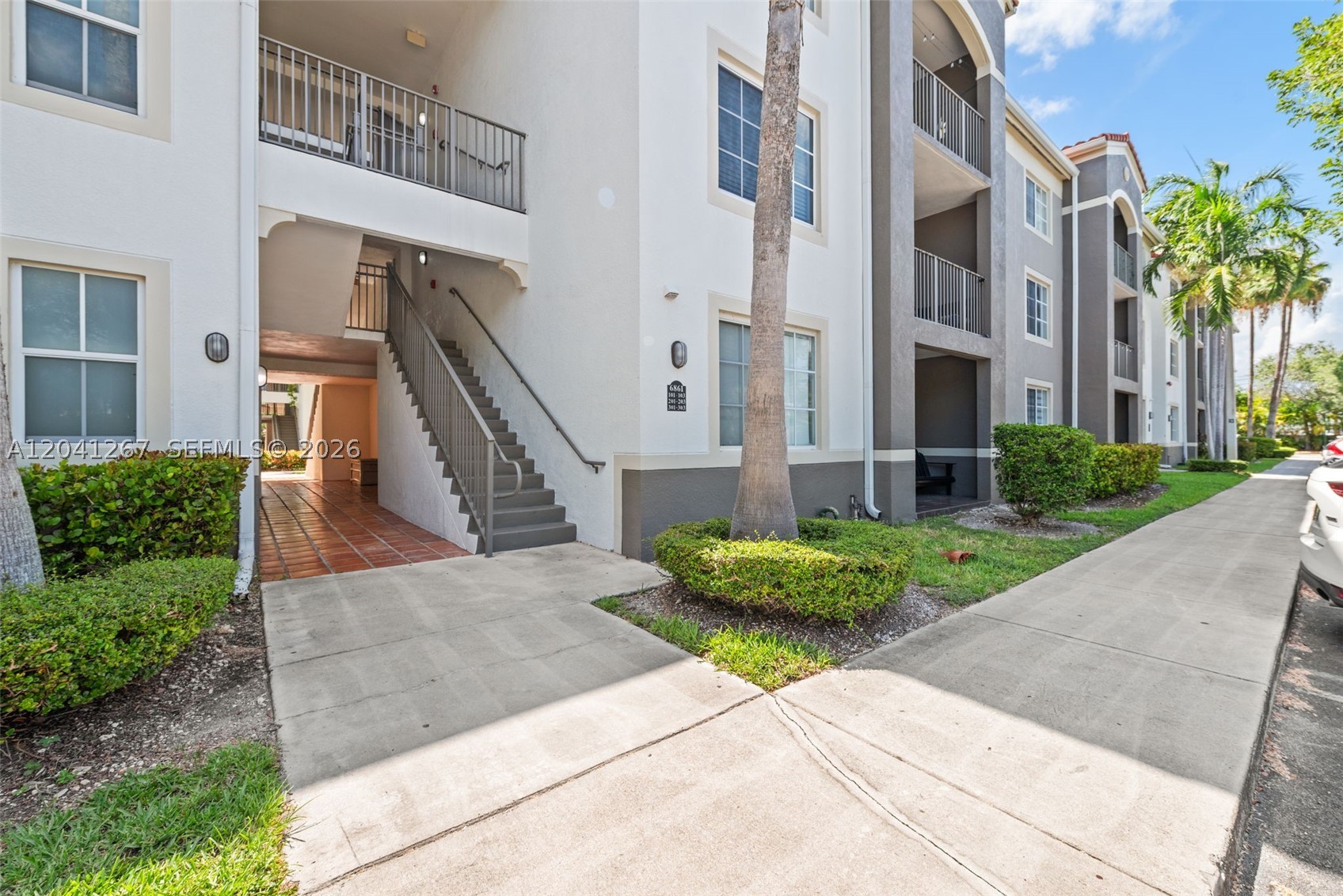 6861 SW 44th St #202, Miami FL 33155
