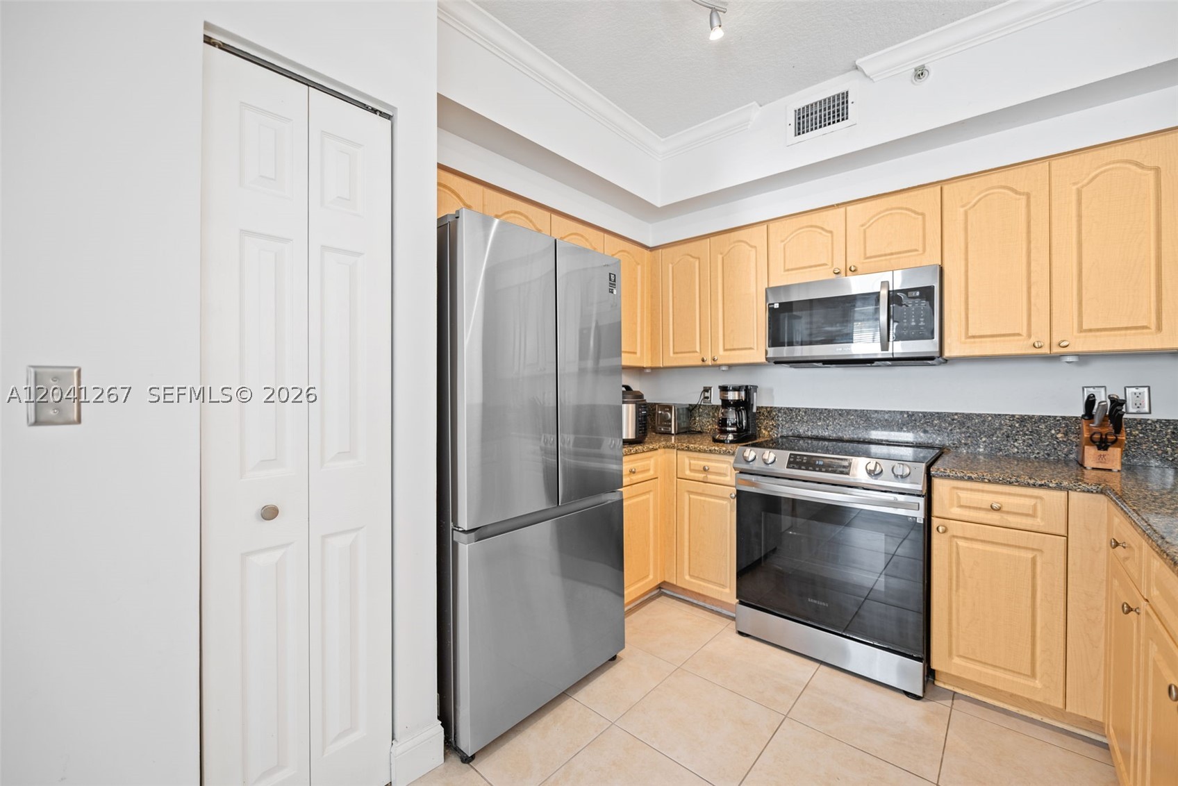 6861 SW 44th St #202, Miami FL 33155