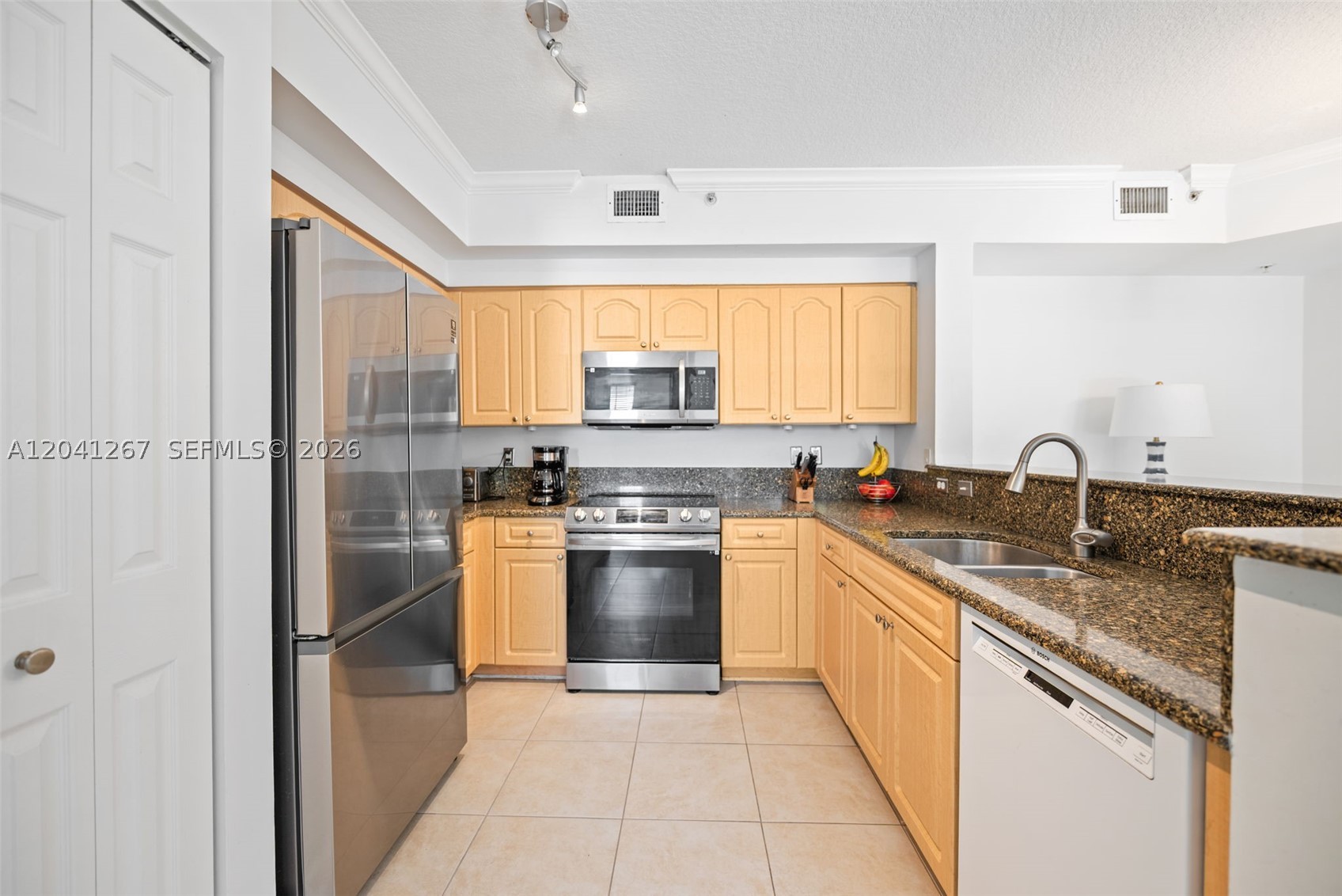6861 SW 44th St #202, Miami FL 33155