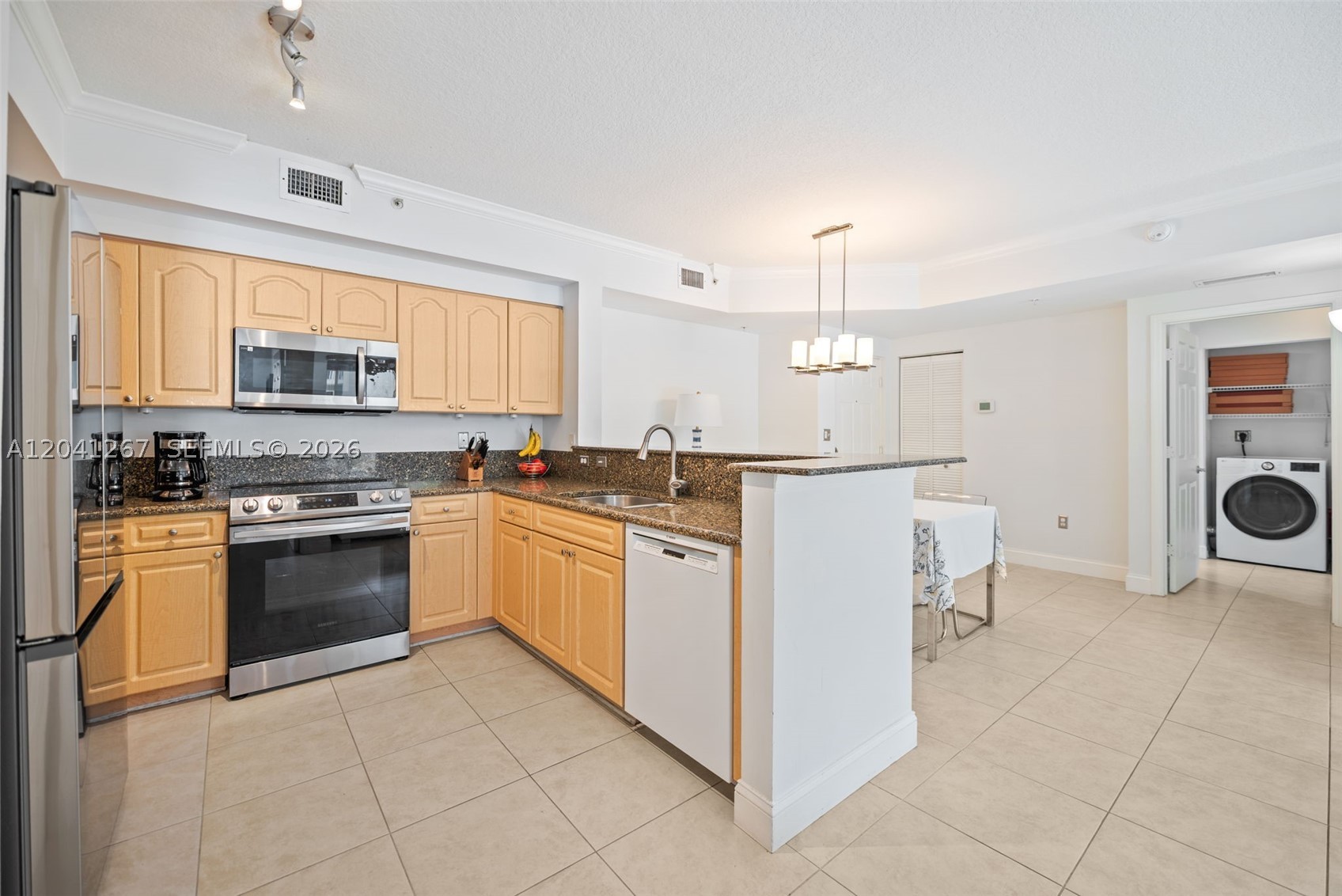 6861 SW 44th St #202, Miami FL 33155