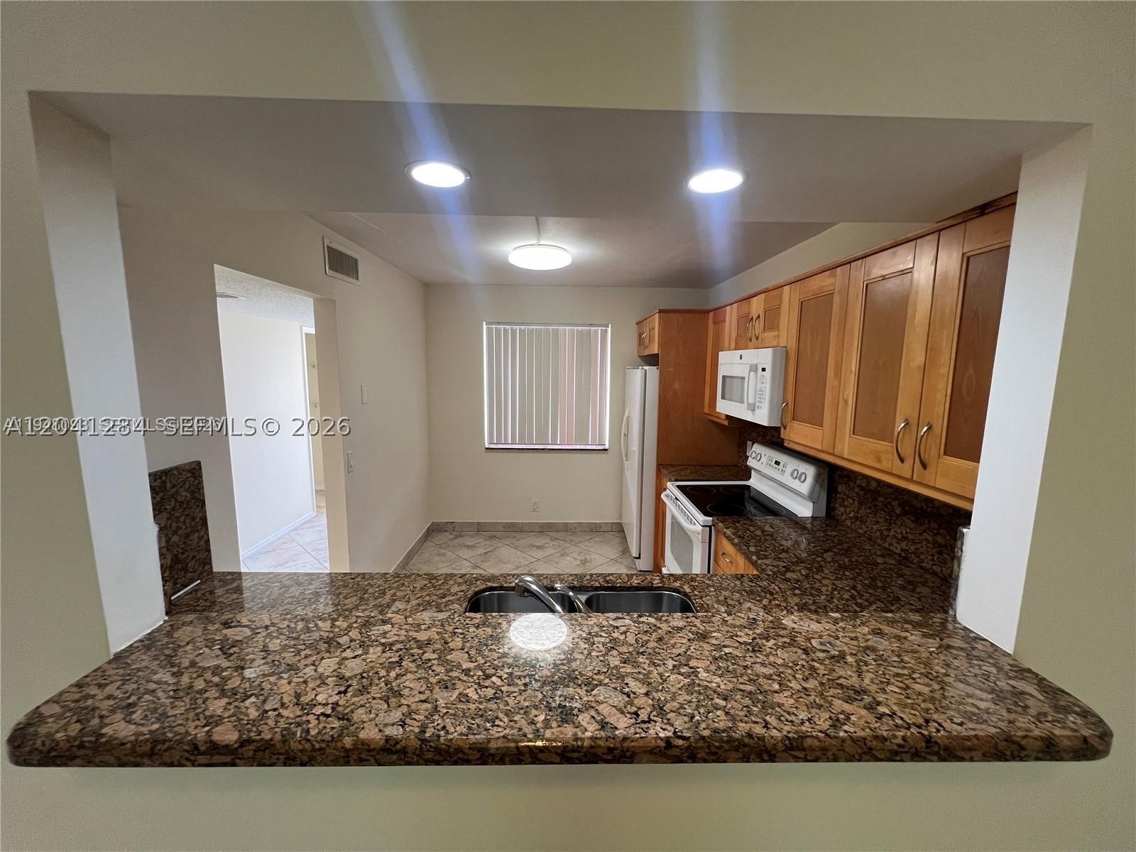 379 Lakeview Dr #205, Weston FL 33326
