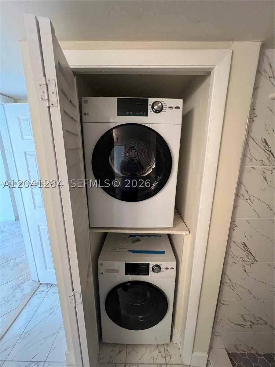379 Lakeview Dr #205, Weston FL 33326