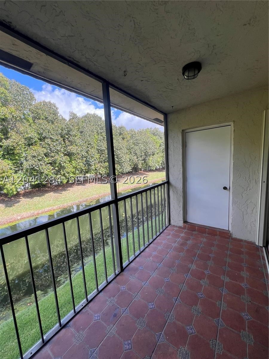 379 Lakeview Dr #205, Weston FL 33326