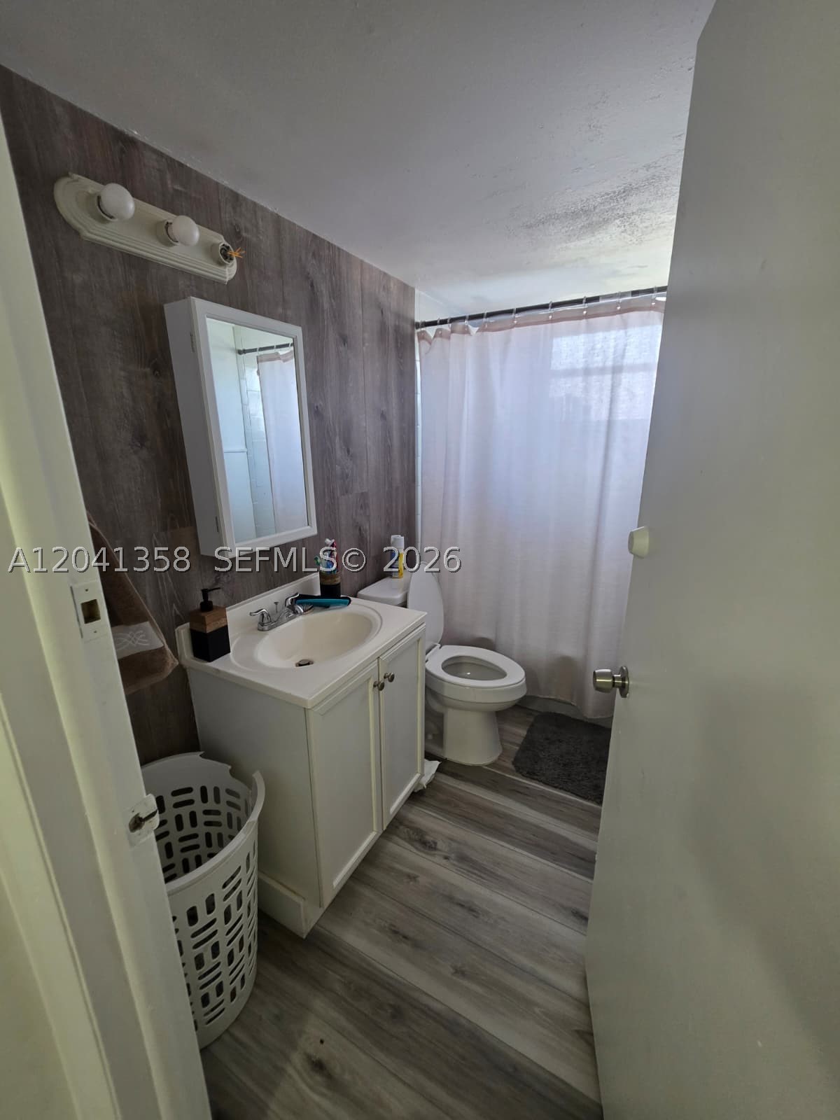 990 Biarritz Dr #303, Miami Beach FL 33141